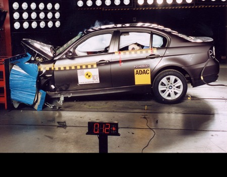 Краш тест BMW 3 Series (2005)